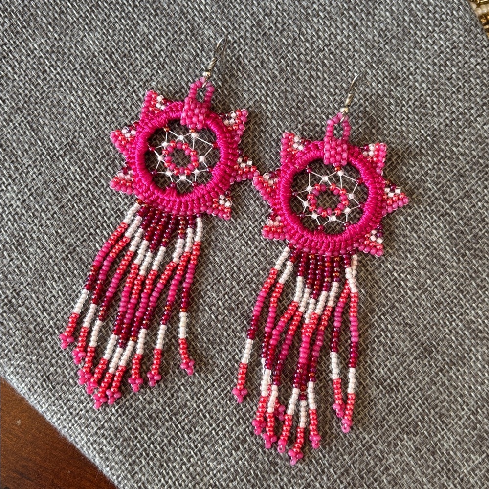 Handmade Native American Seed Bead Dreamcatcher Drop Earrings Pink Red White - Picture 10 of 12